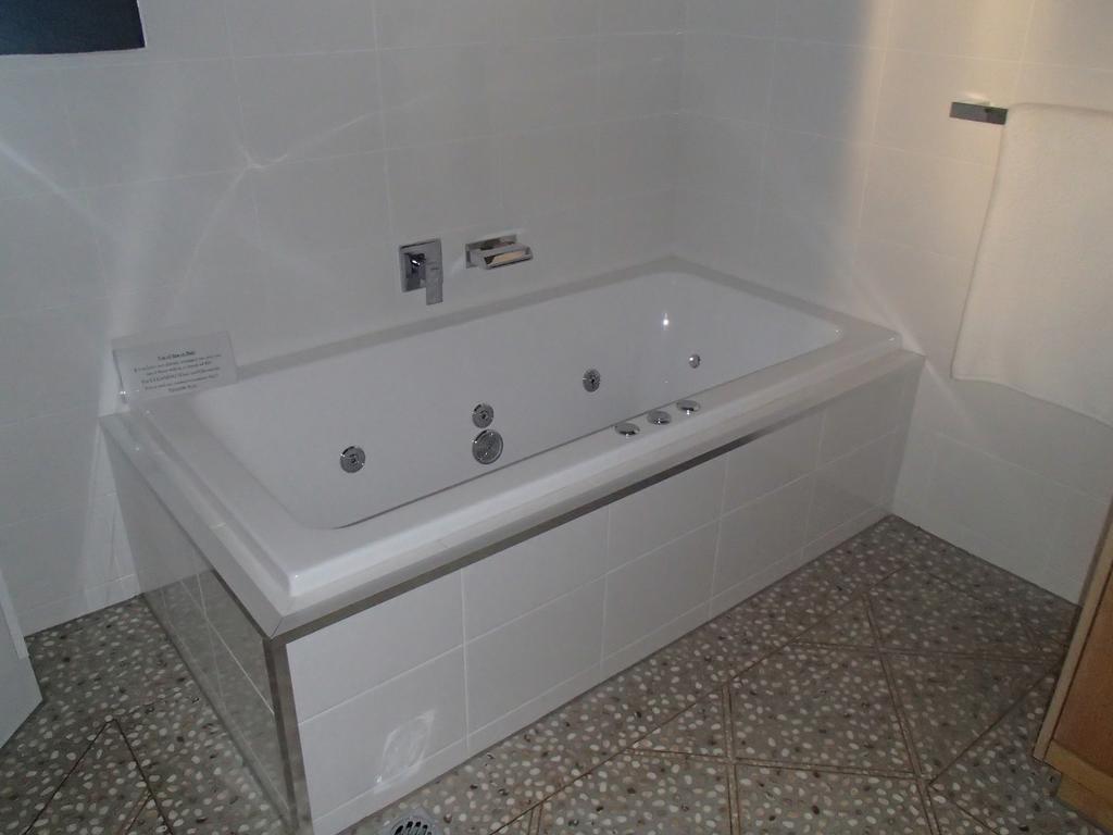 City Colonial Motor Inn Mildura Room photo